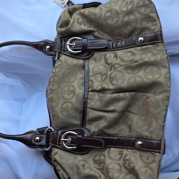Giani Bernini Elegant Tan Shoulder Bag with Dark Brown Accents - Picture 12 of 12